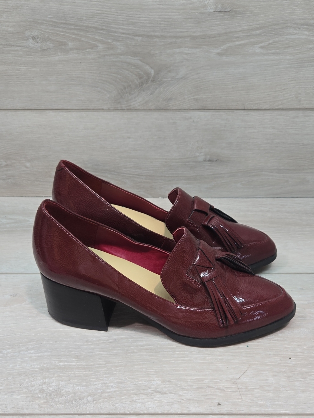 Marc Fisher Women "Like New"Leather Tassel Heels Shoes Sz 8M - Picture 2 of 12